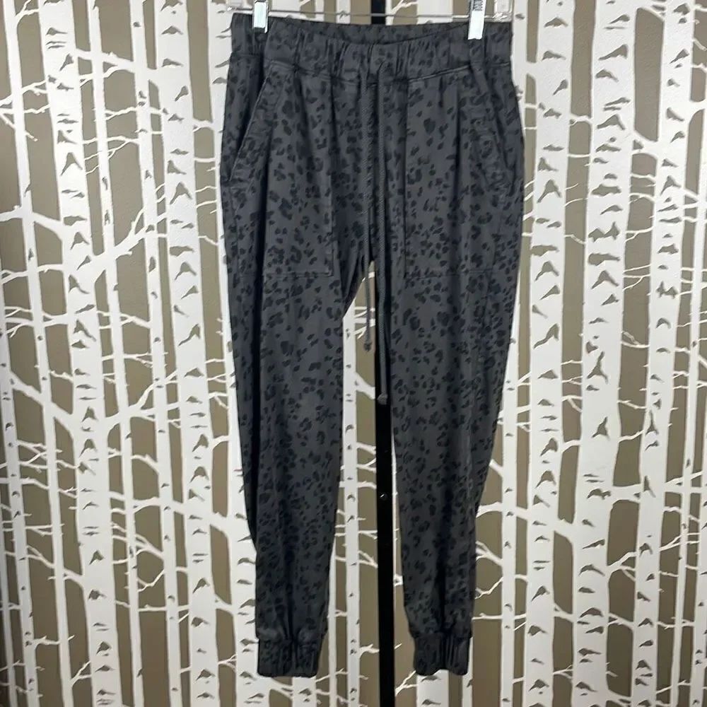 Anthropologie Cloth & Stone Leopard Print Chino Jogger Pants XS Gray, Black